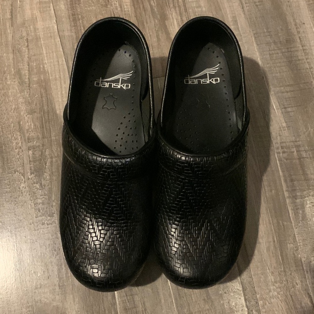 Woman’s Dansko’s size 35